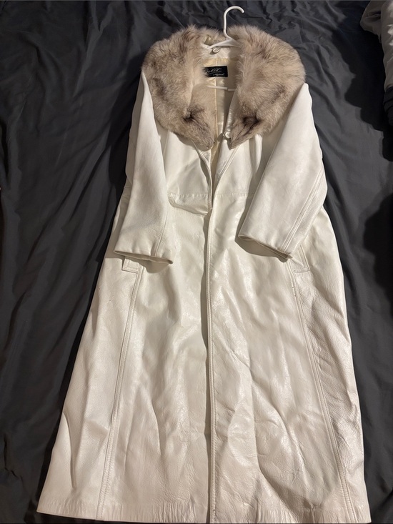 A golet original Jackets & Blazers - Vintage a Golet original Women's White Leather Long Trench Coat with Fur Collar